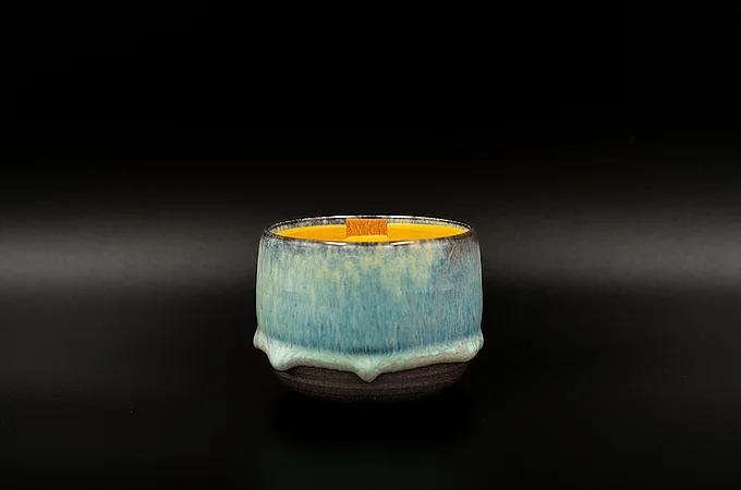 Kerze in handgemachter Keramik