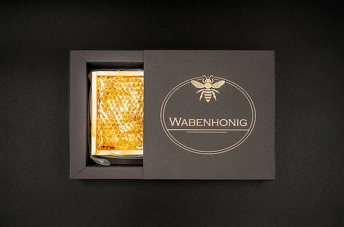 Wabenhonig in Geschenkverpackung